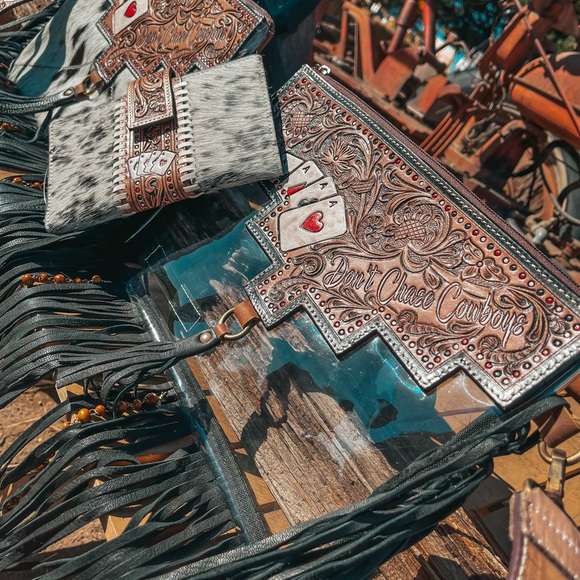 Don’t Chase Cowboys Clear Bag a Haute Southern Hyde by Beth Marie Exclusive - Picture 4 of 8